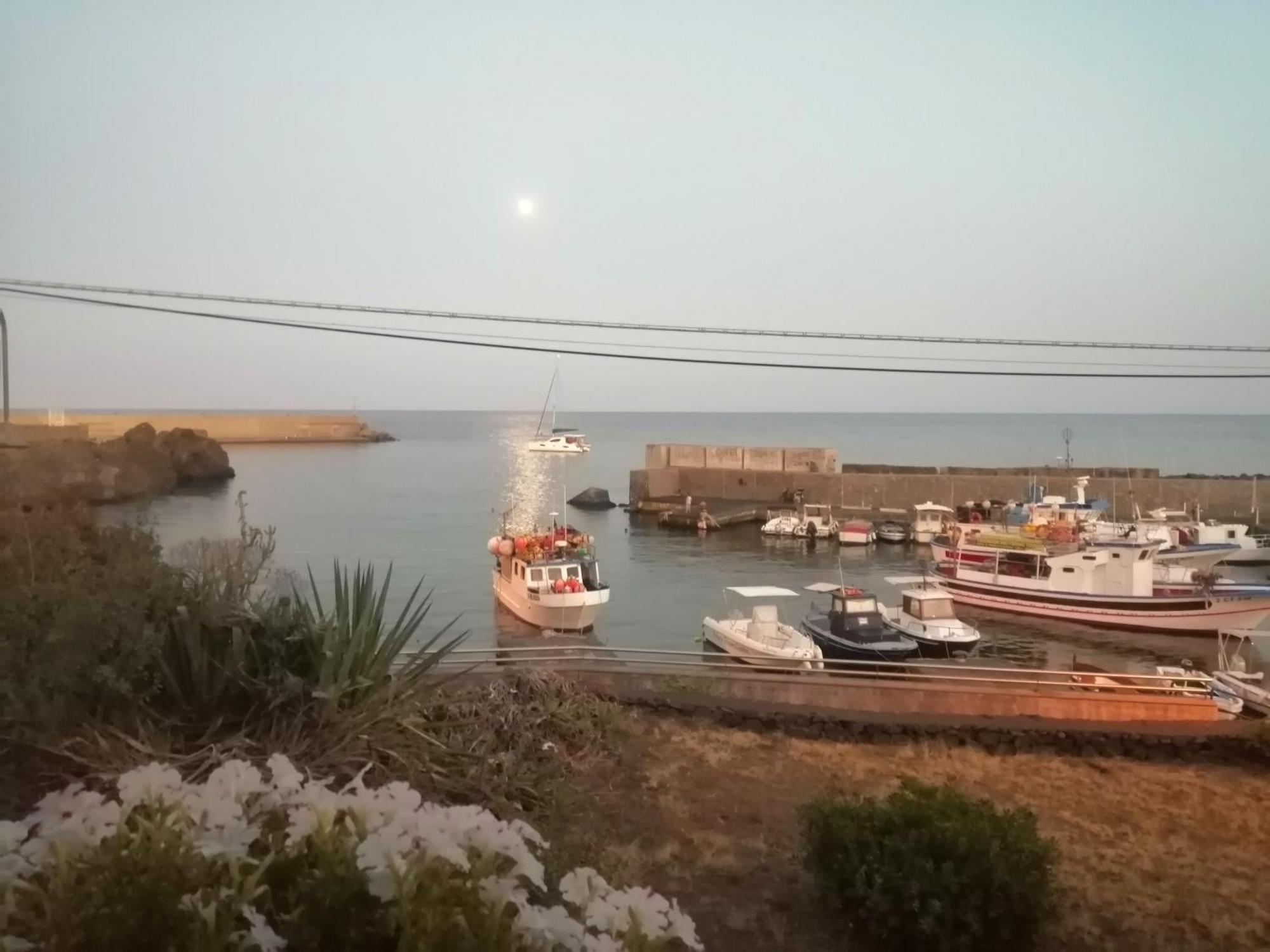 Acirealevacanze - Romantica Camera Sul Mare Kültér fotó